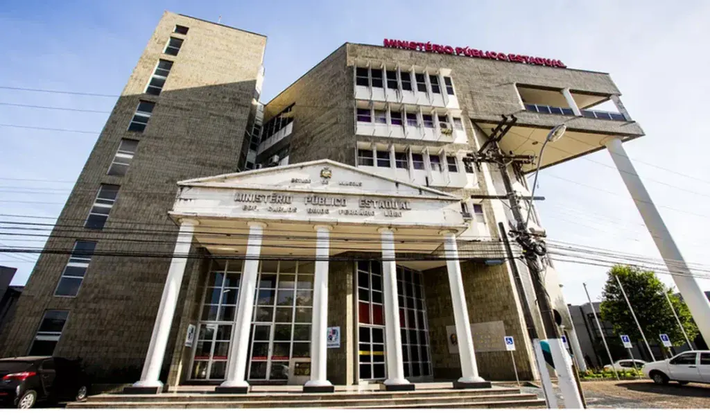 Professor é condenado a 7 anos e 3 meses por injúria racial contra aluno de 13 anos em escola de Maceió