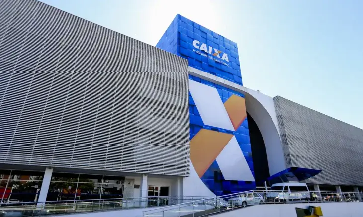 Funcionários da Caixa aprovam greve e paralisação começa dia 10