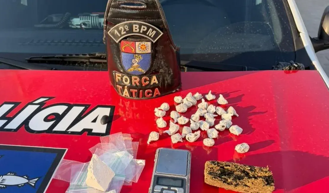 Foragido com dois mandados de prisão é preso com drogas